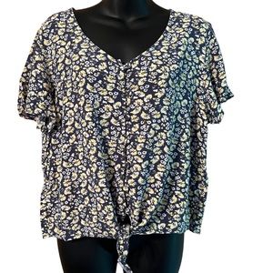 FLOWERED BUTTON UP TOP SIZE LARGE